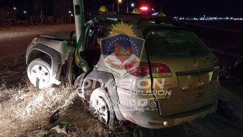 La familia había pasado a cargar combustible y luego, al retomar la ruta, ocurrió el accidente. La familia había pasado a cargar combustible y luego, al retomar la ruta, ocurrió el accidente.