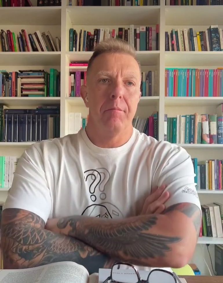 La importante biblioteca de Alejandro Fantino. La importante biblioteca de Alejandro Fantino.