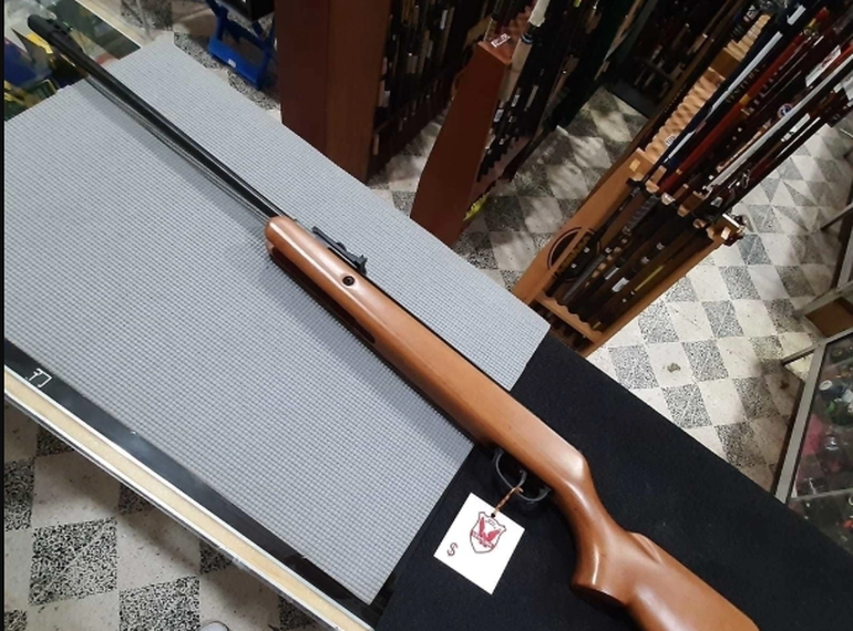 En el procedimiento, secuestraron un rifle de aire comprimido y balines (imagen ilustrativa). En el procedimiento, secuestraron un rifle de aire comprimido y balines (imagen ilustrativa).