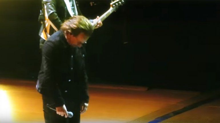 Bono se quedó sin voz en pleno concierto de U2 en Berlín