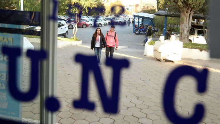 En la UNCo esperan con expectativas que el gobernador Gutiérrez consiga una rebaja tarifaria para la casa de estudios.