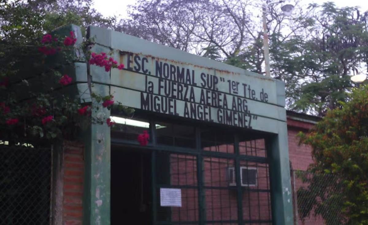 Escuela normal superior “Primer Teniente de la Fuerza Aérea Argentina Miguel Ángel Gimenez” de Paso de la Patria, Corrientes.