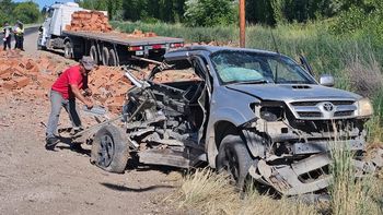 ruta 22: tremendo choque entre una camioneta y un camion deja un herido ruta 22: tremendo choque entre una camioneta y un camion deja un herido