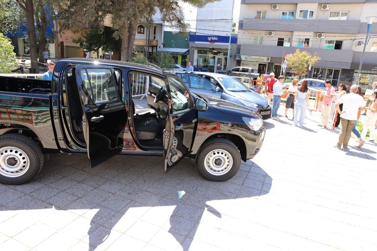 Sortean 3 autos y una camioneta: cómo comprar la rifa de la Fiesta de la Confluencia 2025