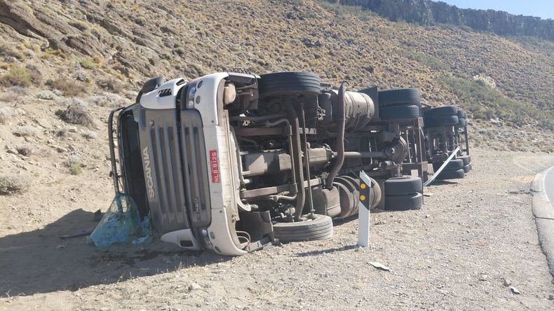 El vuelco se produjo en la Ruta 40 entre Zapala y Las Lajas | LM Neuquen El vuelco se produjo en la Ruta 40 entre Zapala y Las Lajas
