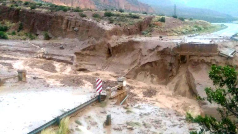 Un nuevo alud dejó a cientos de turistas varados