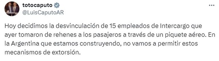 Luis Caputo anunció que el Gobierno tomó la decisión de despedir a los empleados de Intercargo. Luis Caputo anunció que el Gobierno tomó la decisión de despedir a los empleados de Intercargo.