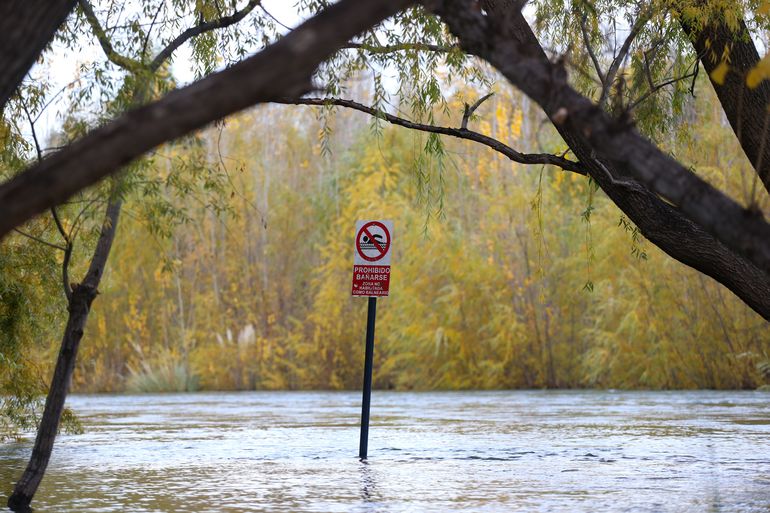 La crecida se realiza aguas abajo de Arroyito. La crecida se realiza aguas abajo de Arroyito.