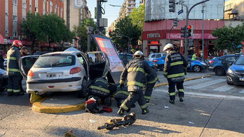 perdio el control del auto y atropello a seis personas; una murio perdio el control del auto y atropello a seis personas; una murio