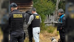 Uno de los cinco allanamientos que ordenó la justicia de Chubut en la causa que investiga el incendio en Atilio Viglione.&nbsp;