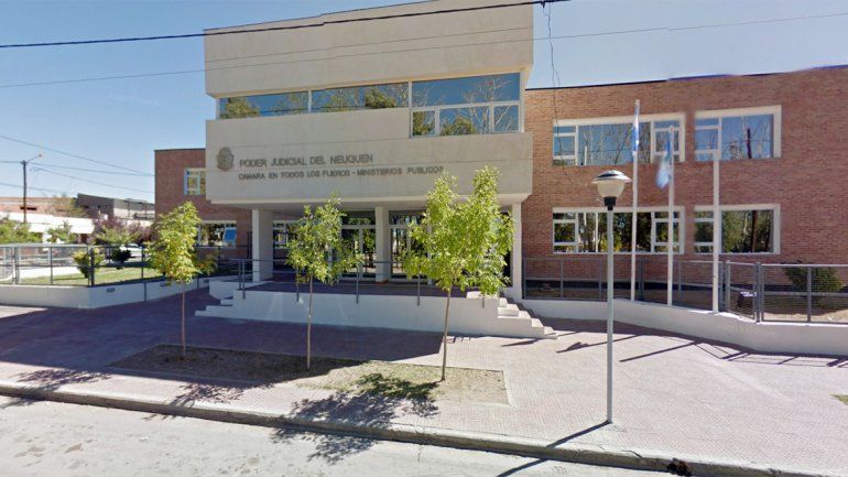 La sede judicial de Cutral Co donde durante dos jornadas se realizó el juicio por violación y abuso de dos chicas.