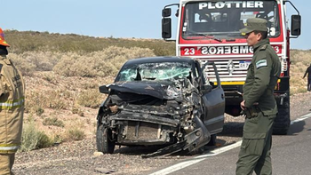 un auto impacto contra un camion en autovia norte y el conductor fue hospitalizado un auto impacto contra un camion en autovia norte y el conductor fue hospitalizado