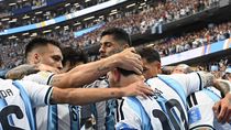 Cuti Romero festeja el primer gol contra Austria junto a sus compañeros. Fotos: Sergio Dovio Cuti Romero festeja el primer gol contra Austria junto a sus compañeros. Fotos: Sergio Dovio