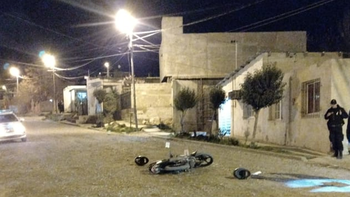 El ataque a tiros fue el lunes 2 de septiembre a la noche en una esquina de Trelew: piensan que respondio a disputas entre dos bandas. El ataque a tiros fue el lunes 2 de septiembre a la noche en una esquina de Trelew: piensan que respondio a disputas entre dos bandas.