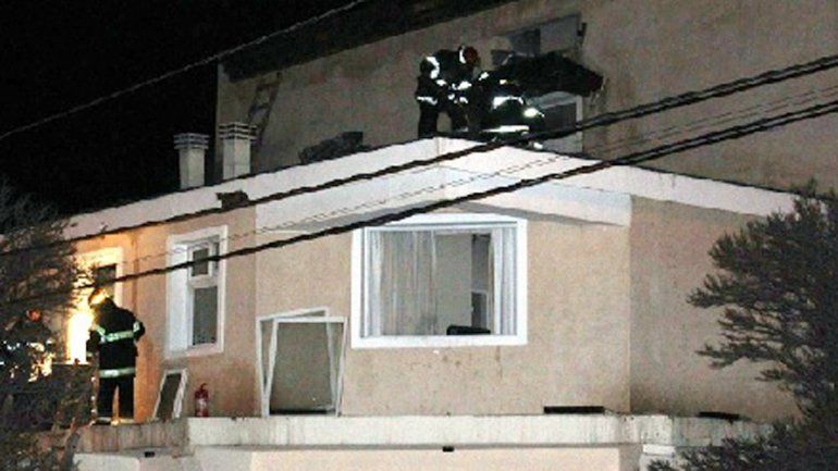 Bomberos sofocaron el incendio en el hotel Hue Melen de Zapala.