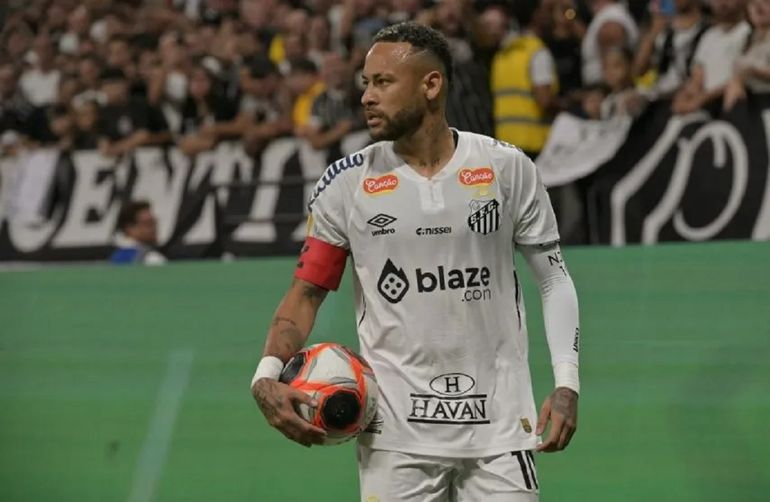 Neymar renovó con Santos hasta diciembre de 2026.