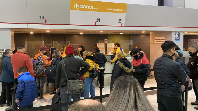 Flybondi debió suspender vuelos por la falta de dólares Flybondi debió suspender vuelos por la falta de dólares