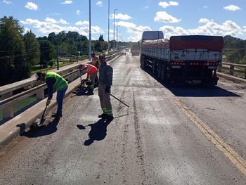 Vialidad Nacional interviene el puente Río Colorado-La Adela. Foto: Vialidad Nacional