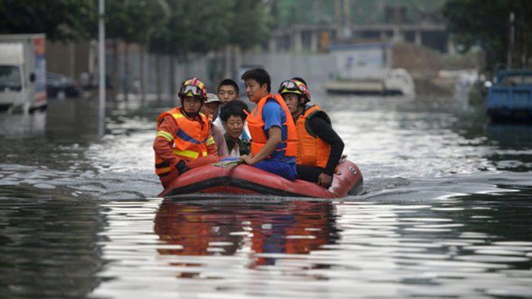 Al menos 56 muertos en inundaciones en China