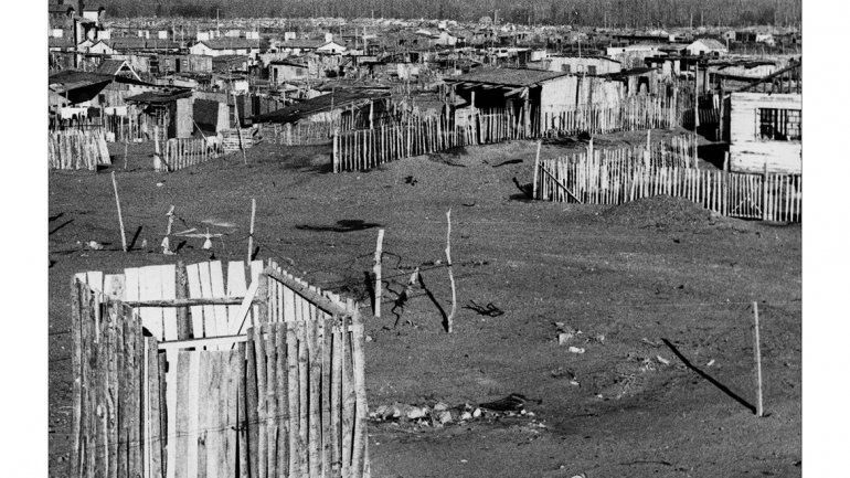 Unas 600 fotos de la revista CALF son parte de un proyecto de investigación sobre cómo creció Neuquén desde 1980 hasta 2010. Impresionan sectores marginados que hoy son de clase media.