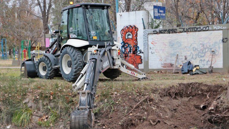 La política se desbordó por un caño cloacal del Durán