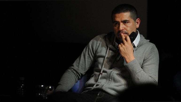 A dónde se fue de viaje uno de los DT que quiere Riquelme para Boca