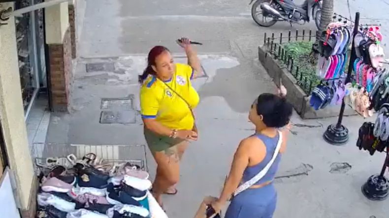 El enfrentamiento mortal entre dos mujeres que conmovió a la ciudad de Cali duró menos de dos minutos. | LM Neuquen El enfrentamiento mortal entre dos mujeres que conmovió a la ciudad de Cali duró menos de dos minutos.