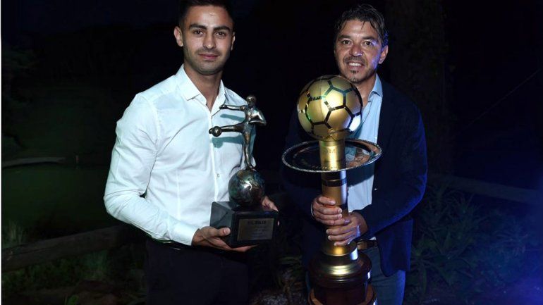 Gallardo y el Pity, juntos para recibir el último premio