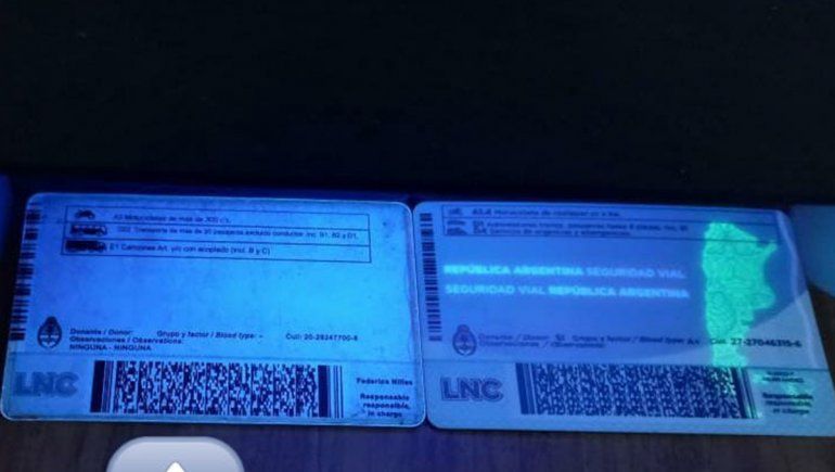 Lo pararon en un control y entregó una licencia de conducir trucha