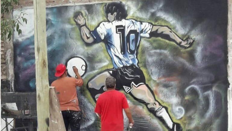 Un rapero neuquino sumó otro homenaje a Maradona