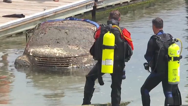 La camioneta de Robert Long fue encontrada a cinco metros de profundidad