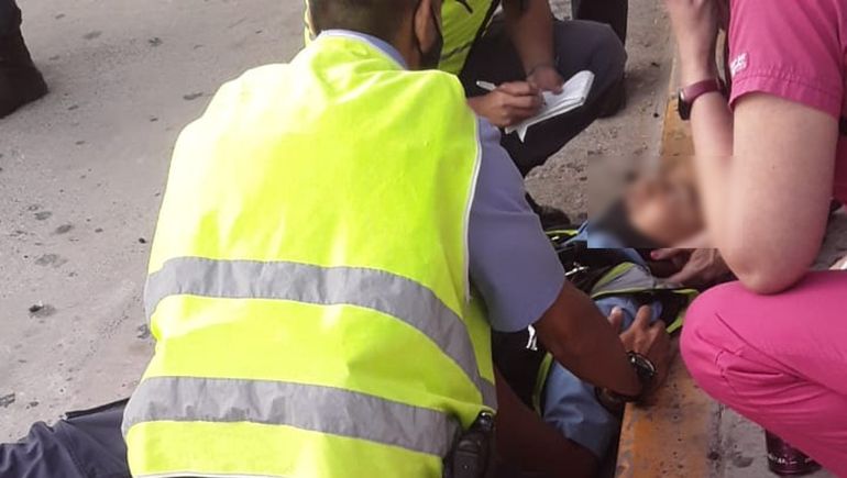 Atropellaron a un policía en pleno centro y chocaron a una familia en Villa Ceferino