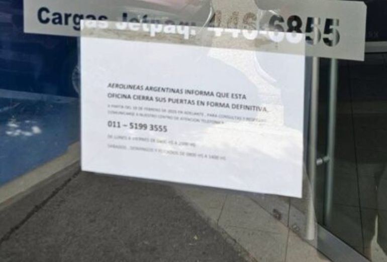 Así anunciaron el cierre de la oficina de Aerolíneas Argentinas en Comodoro Rivadavia. Así anunciaron el cierre de la oficina de Aerolíneas Argentinas en Comodoro Rivadavia.