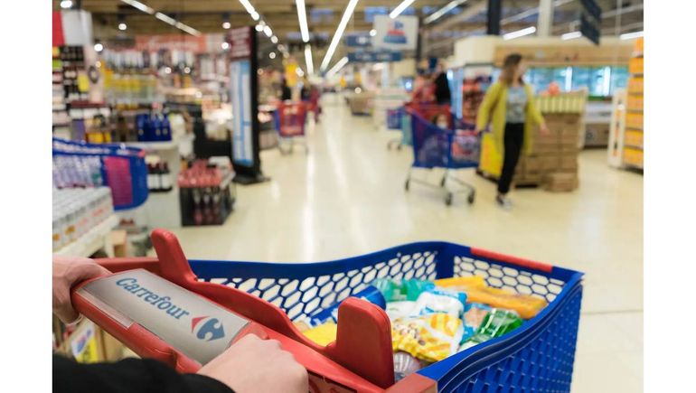 Condenan a un supermercado a pagar una indemnización millonaria por la caída de una clienta