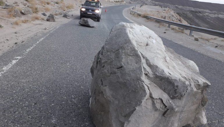 La Rinconada: dos enormes rocas cayeron sobre la Ruta 40