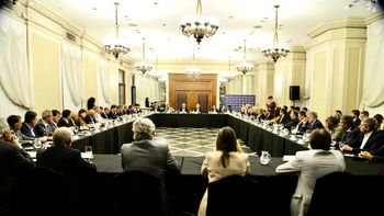 Unos 50 empresarios y dirigentes de la agroindustria confluyeron en la Bolsa de Comercio de Rosario para escuchar al parte del equipo económico.