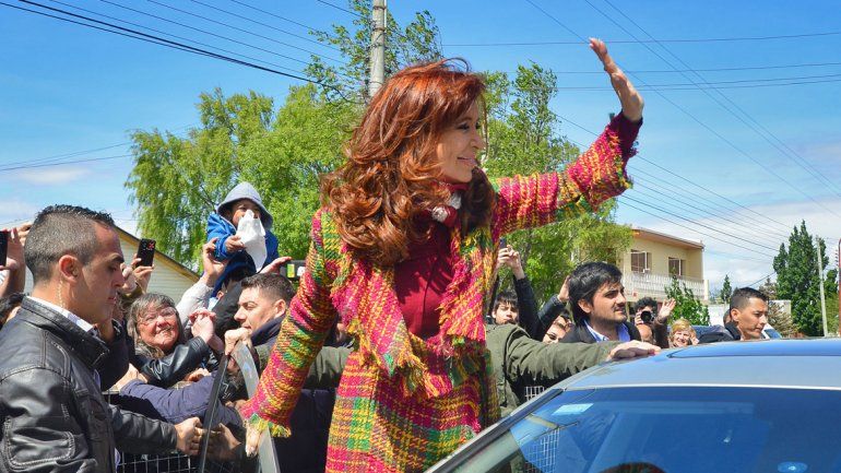 Cristina felicitó a Macri y acordaron una reunión para el martes