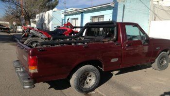 ladrona rescato a su pareja acorralada por vecinos ladrona rescato a su pareja acorralada por vecinos