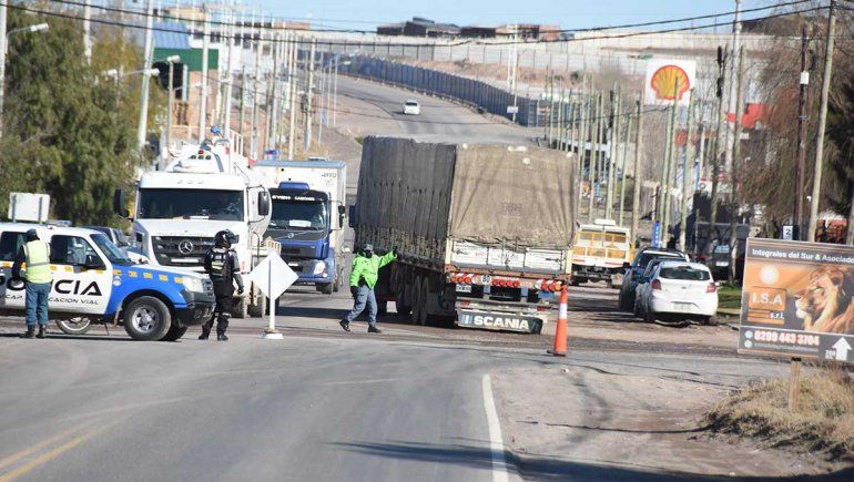 La ruta 7 fue un caos por el piquete de los ceramistas