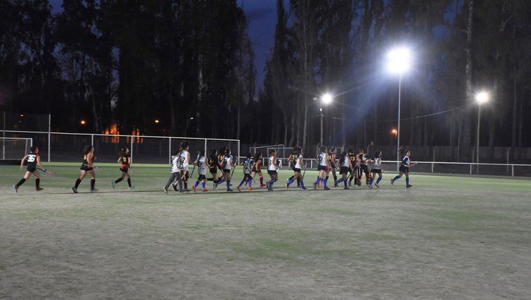 Una de las mejores canchas de hockey ya tiene iluminación