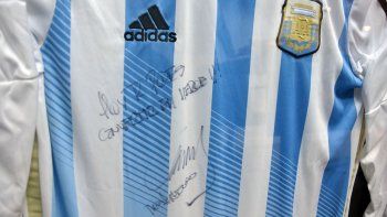 conoce al ganador de la camiseta de la seleccion firmada por mascherano