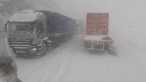mas de 300 vehiculos varados por el temporal de nieve mas de 300 vehiculos varados por el temporal de nieve