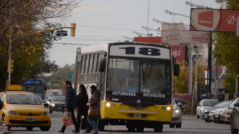 El precio impacta fuerte en colectivos y taxis