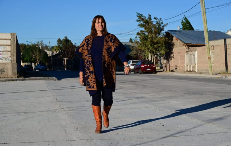 La subsecretaria de Infraestructura y Mantenimiento, Mariel Bruno, durante una recorrida por las obras en el sector Círculo Policial. La subsecretaria de Infraestructura y Mantenimiento, Mariel Bruno, durante una recorrida por las obras en el sector Círculo Policial.