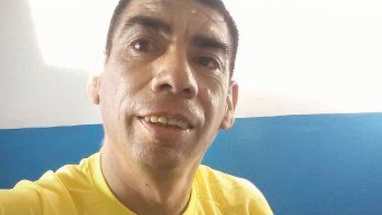 el arbitro cipoleno que le saca roja al coronavirus el arbitro cipoleno que le saca roja al coronavirus