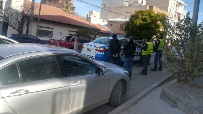 Los agarraron intentando robar autos y casas en pleno centro