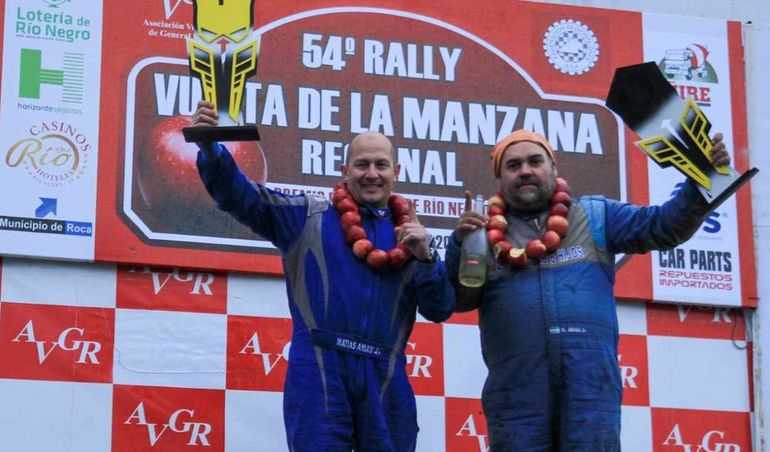 Mauro y Matías en lo más alto del podio en el autódromo de Roca