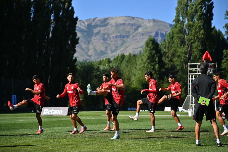 River se entrena fuerte en San Martín de los Andes y metió su tercer refuerzo del verano