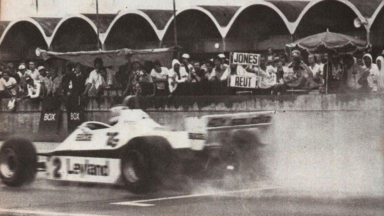Carlos Reutemann y el famoso cartel de Williams.