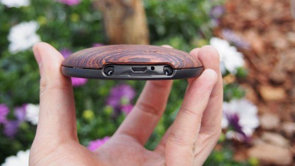 El diseño del smartphone Runcible es particular: redondo, camuflado y muy moderno. Está pensado para no perturbar al propietario.